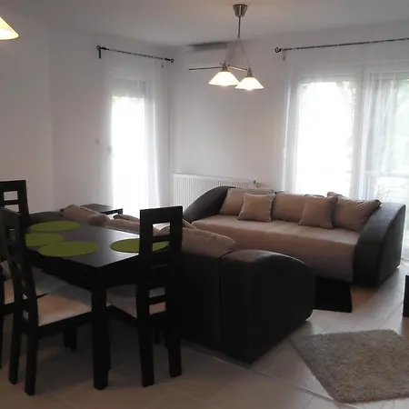 公寓 Bezs Apartman *