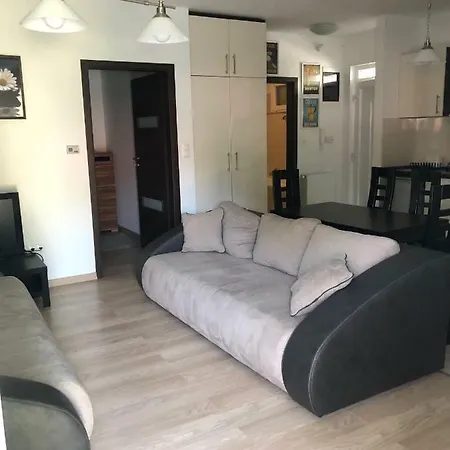 Bezs Apartman 公寓 扎马迪